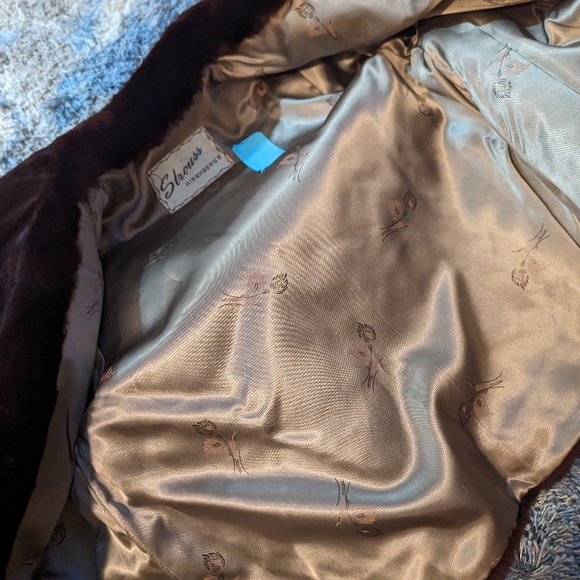 Garage Sale By May.Vintage faux fur coat - Picture 2 of 8